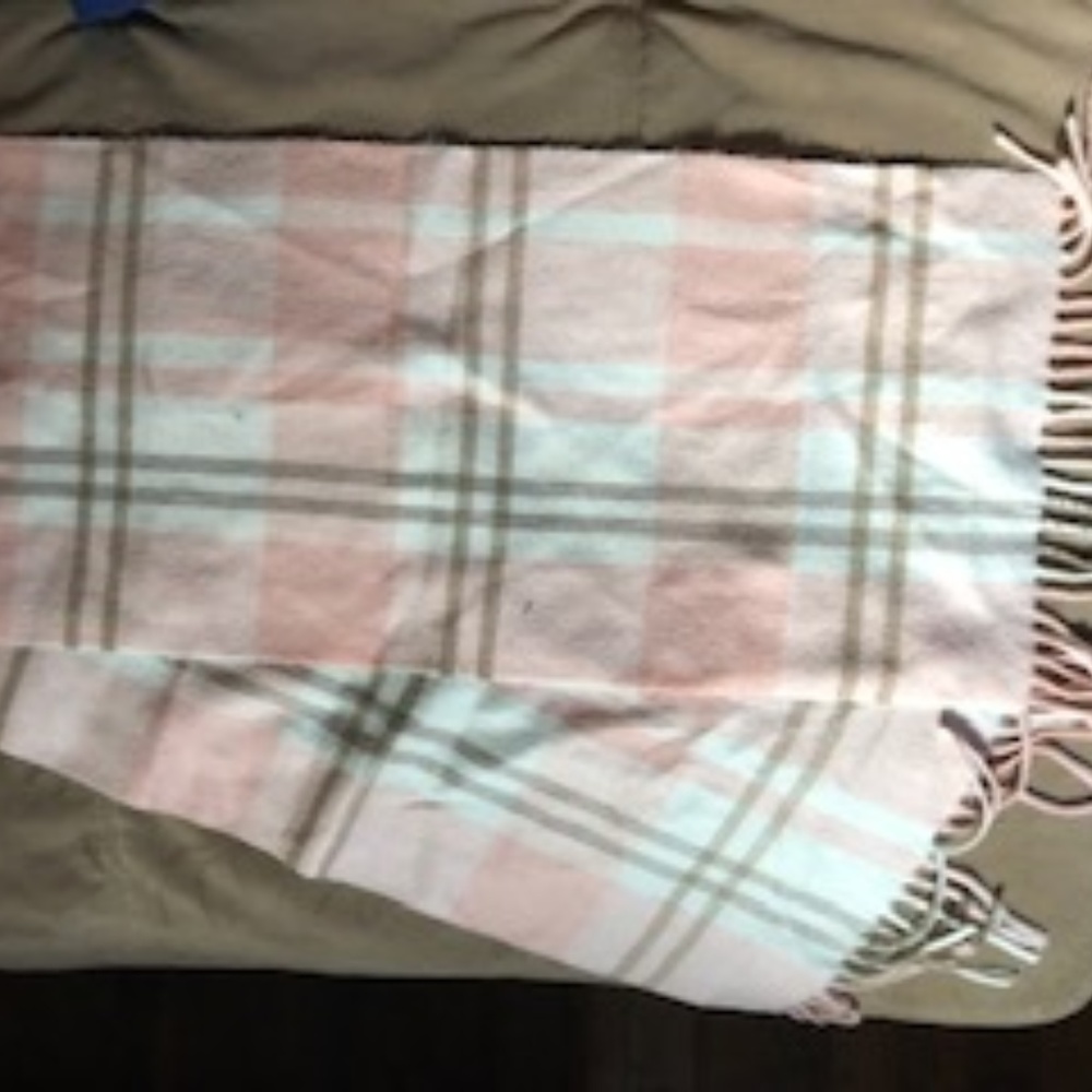 Echo scarf, 100% Acrylic